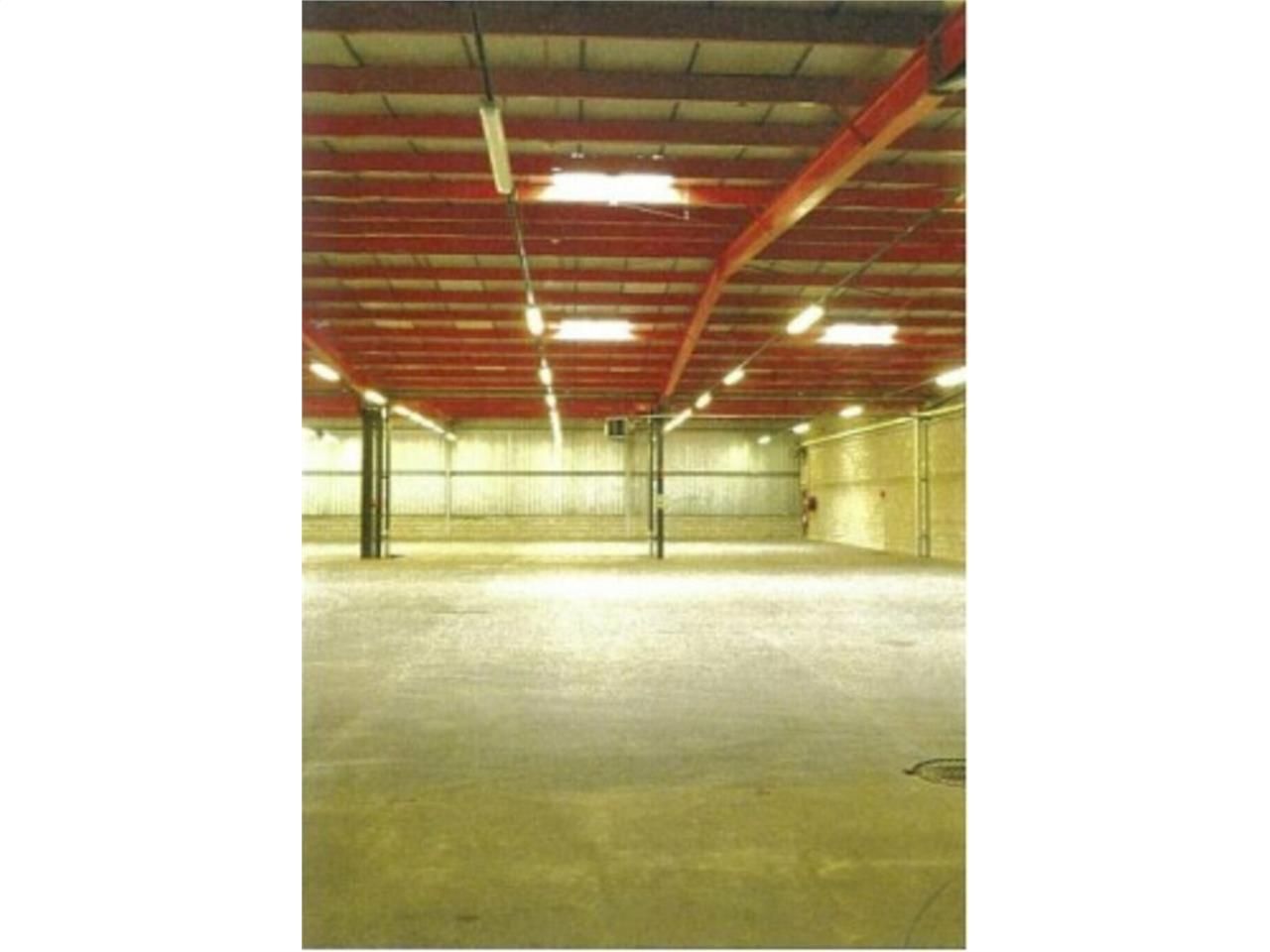 A louer entrepôt avec bureaux d'environ 2080m² sur la ZI n°1 de Rouen