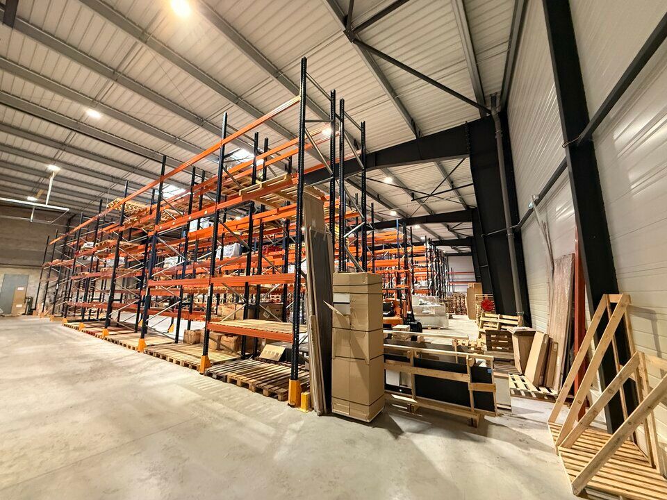 Location entrepot 1553 m² non divisibles