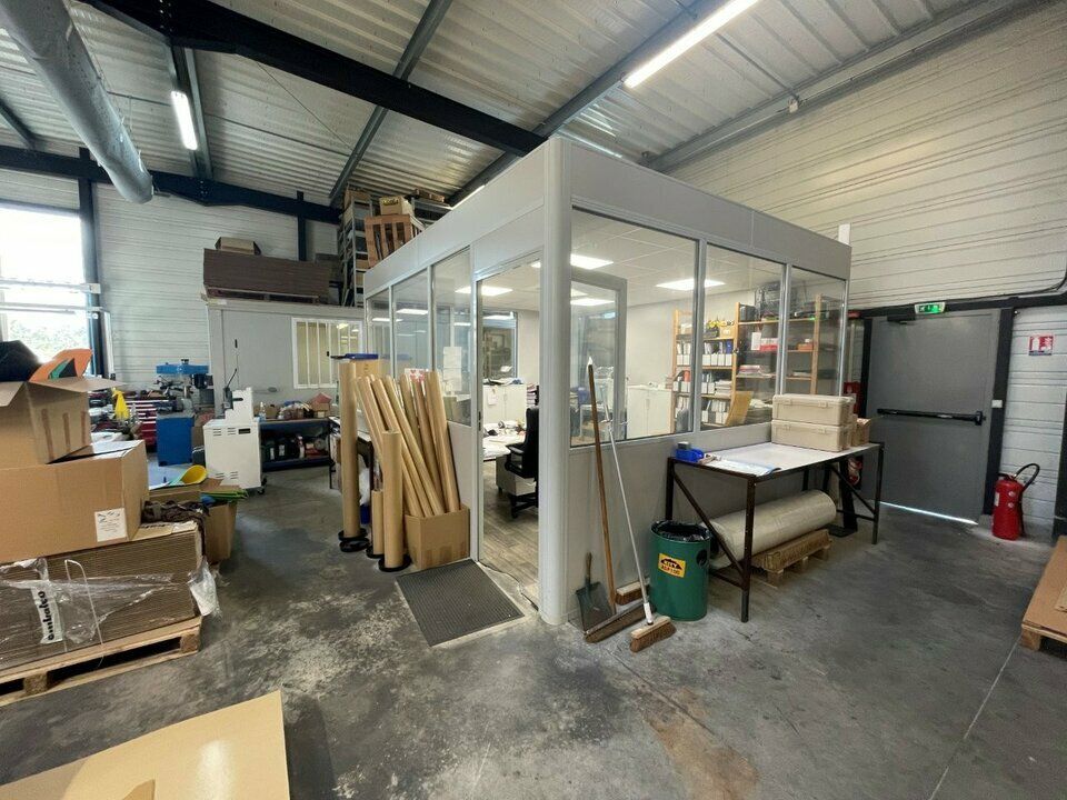 Location local professionnel 199.5 m² non divisibles