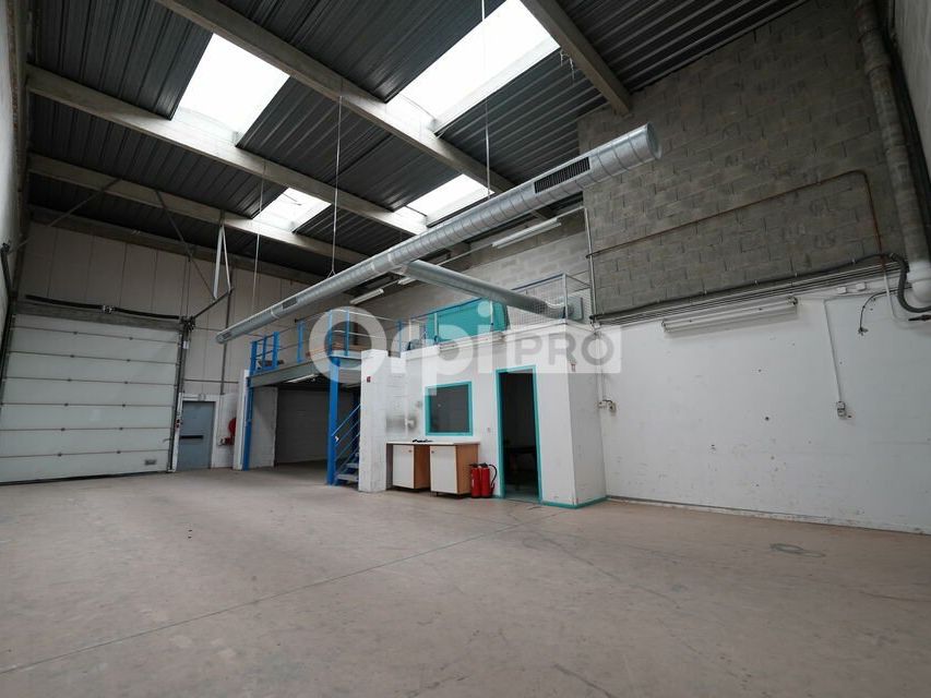 Location local d''activites 196 m² non divisibles