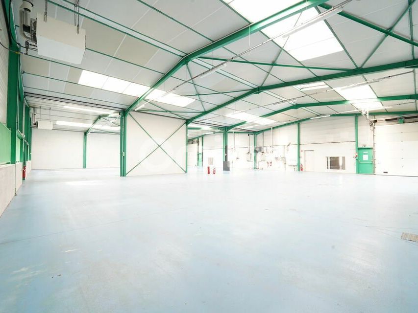 Location local d''activites 759 m² non divisibles