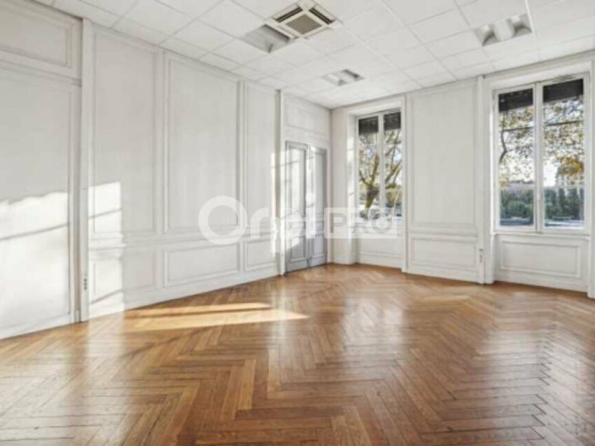 BUREAUX A LOUER - 178 m² - LYON 1