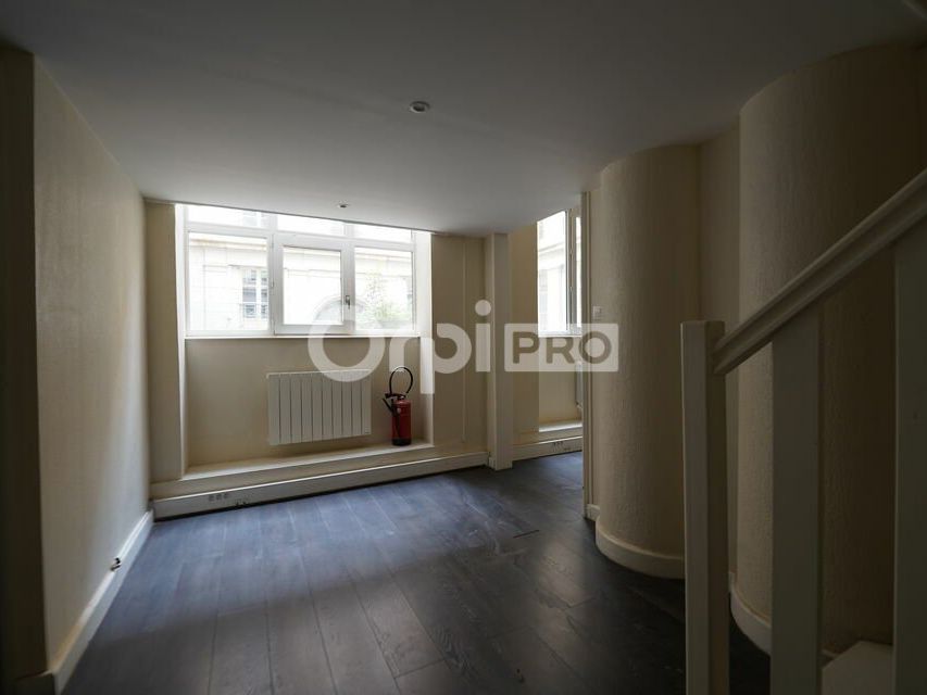 BUREAUX A LOUER  - 89 m² - LYON 1