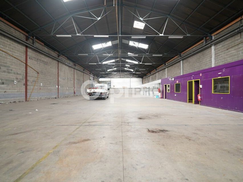 Location local d''activites 1900 m² non divisibles