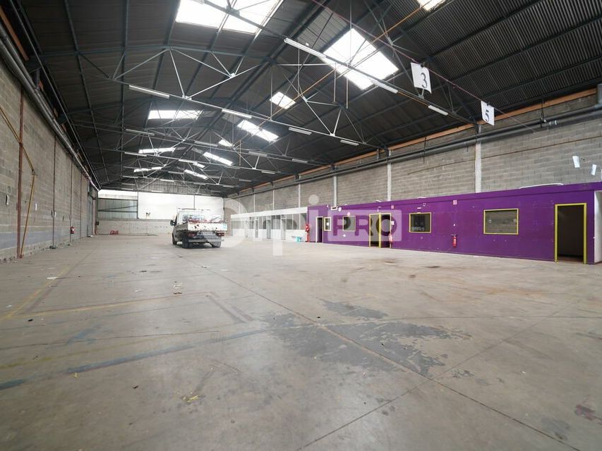 LOCAL D'ACTIVITE A LOUER - 1 900 m² - VENISSIEUX