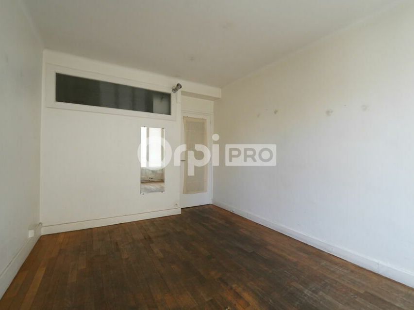 LOCAL PROFESSIONNEL - A VENDRE - DISPONIBLE IMMEDIATEMENT