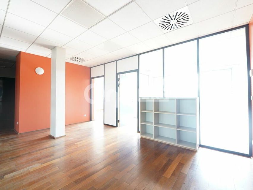 Location bureaux 174.7 m² non divisibles