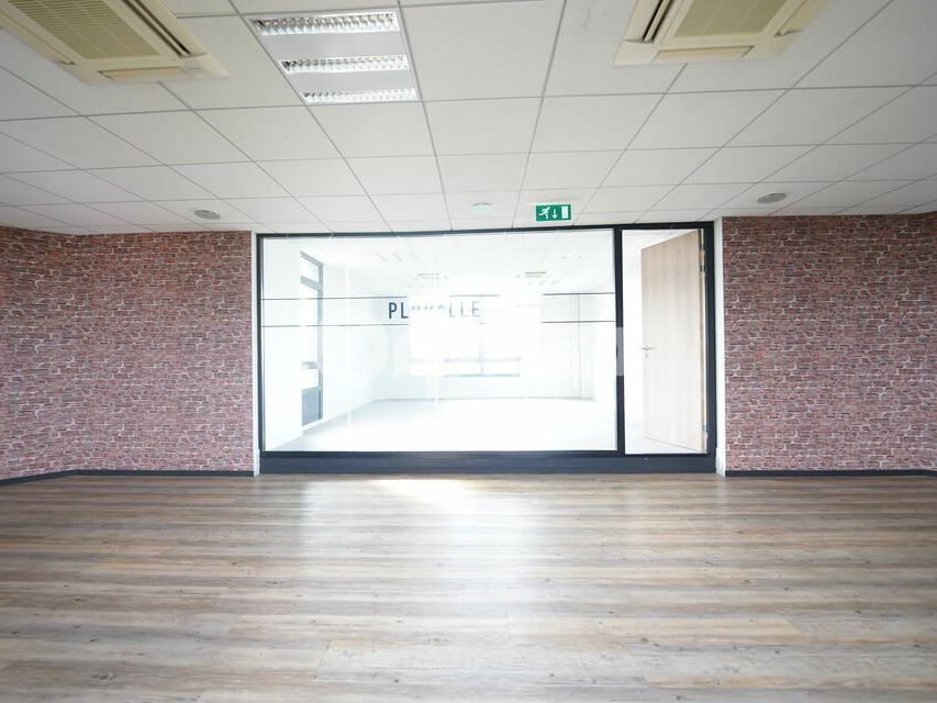 BUREAUX A LOUER - 486,30 m² - ECULLY