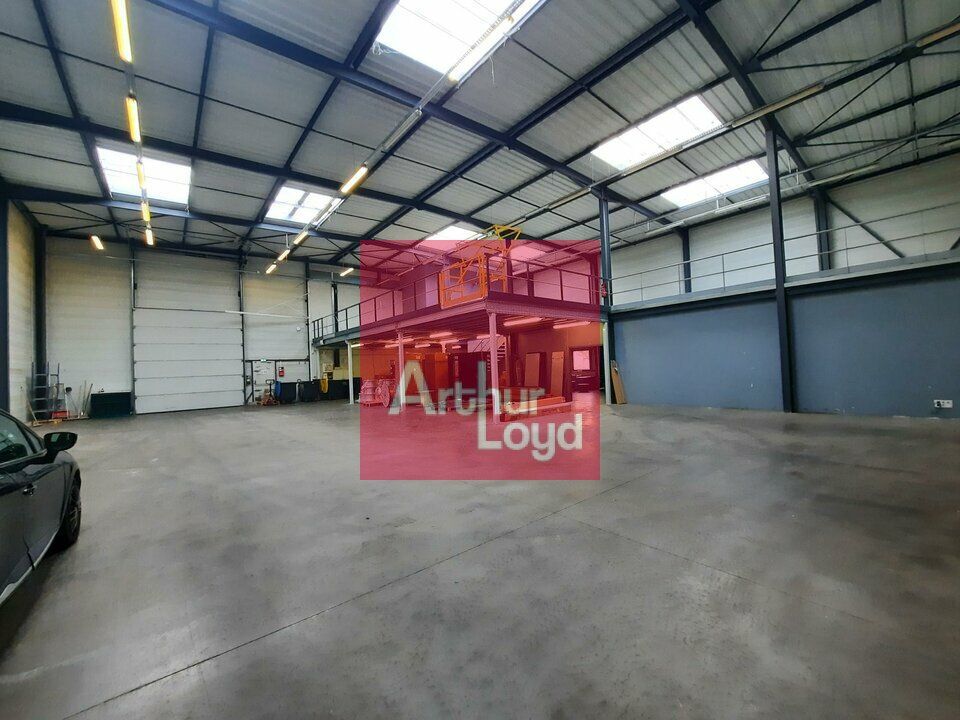 Location local d''activites 1166 m² non divisibles
