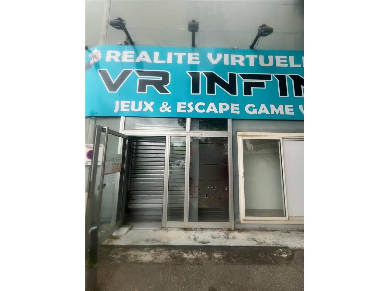 A LOUER - LOCAL COMMERCIAL - 250 M2 - MANDELIEU