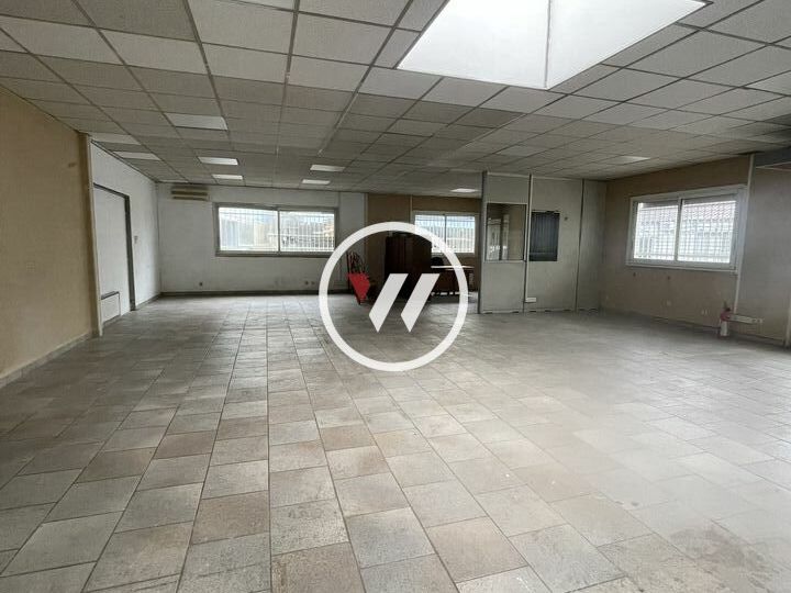 Location local d''activites 180 m² non divisibles