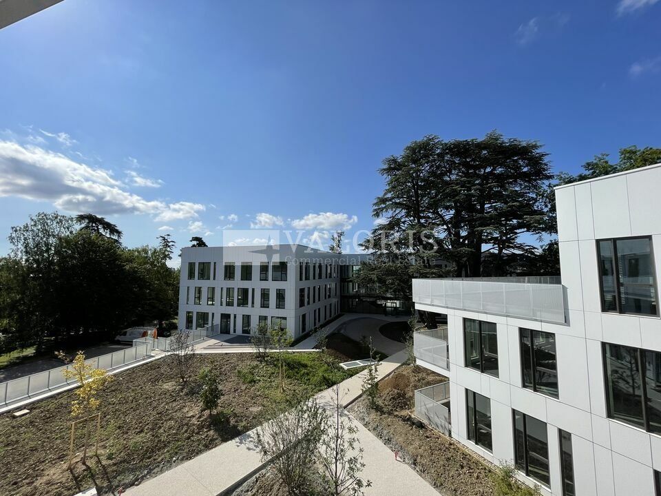 Location bureaux 497 m² divisibles à partir de 195 m²