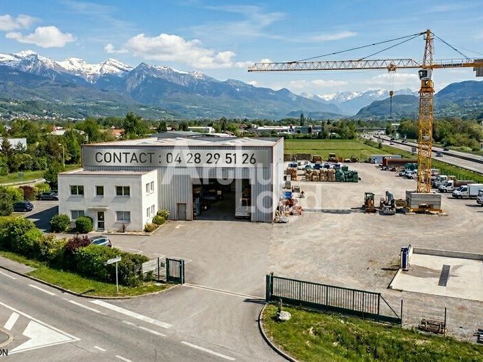 Location local d''activites 580 m² non divisibles