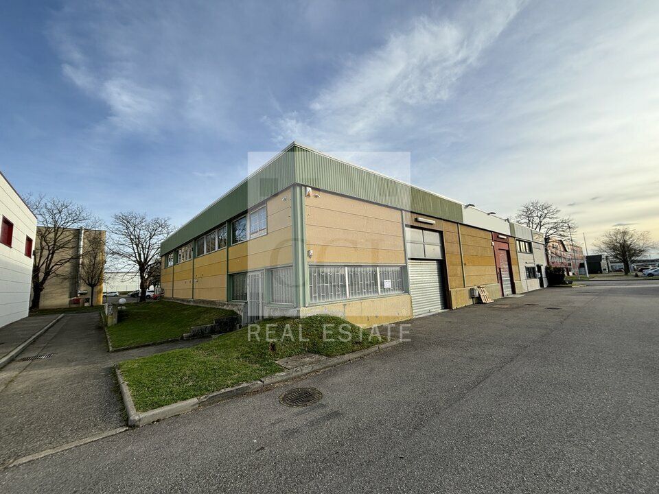 Vente local d''activites 200 m² non divisibles