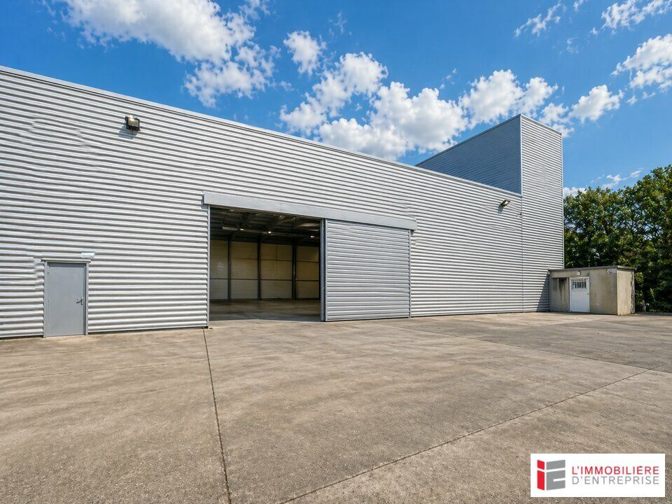 VENTE – ENTREPOT – 1 750 m² – BOURG DES COMPTES
