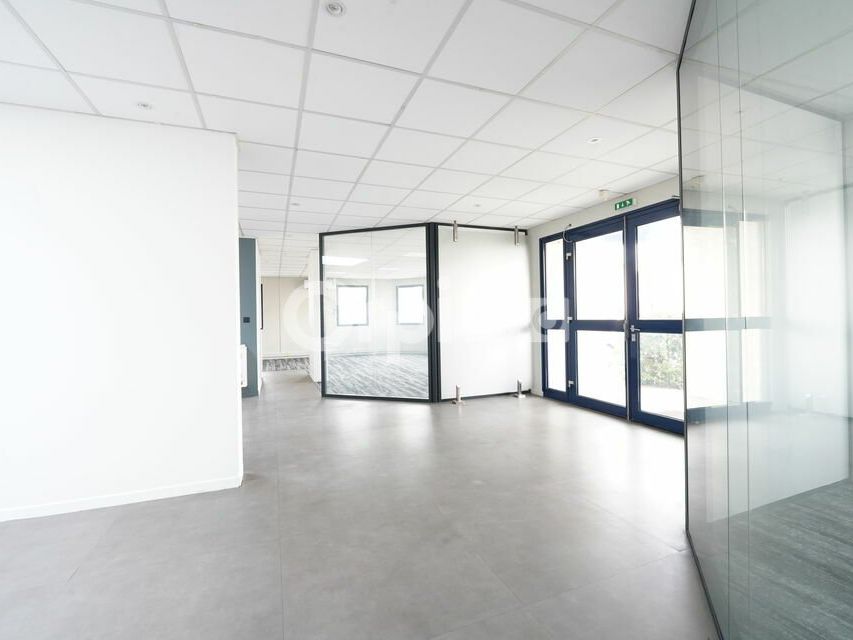 CELLULES D'ACTIVITE A LOUER - 1 612 m² DIVISIBLE - SAINT-GENIS-LAVAL