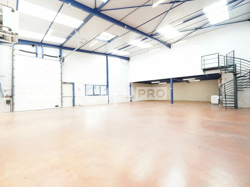 Location local d''activites 304 m² non divisibles