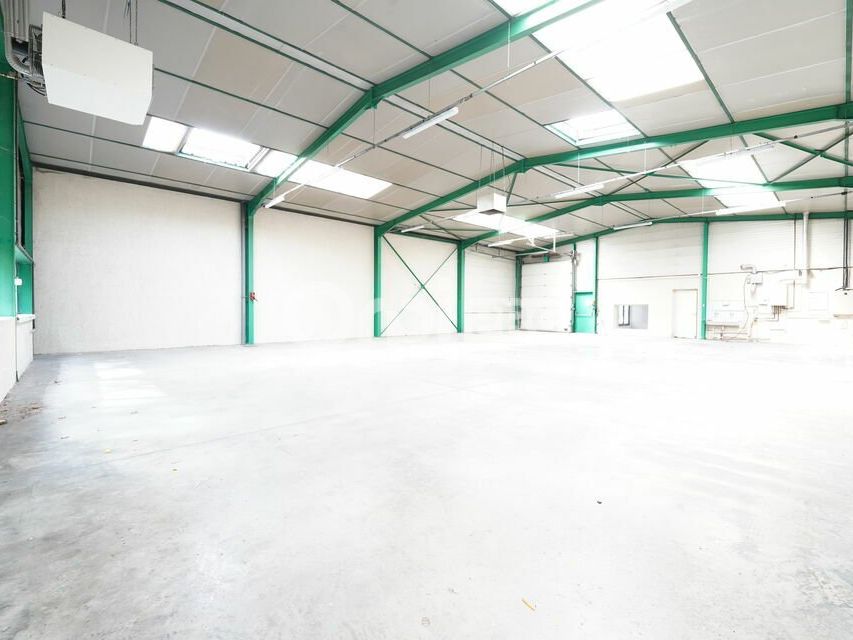 Location local d''activites 380 m² non divisibles