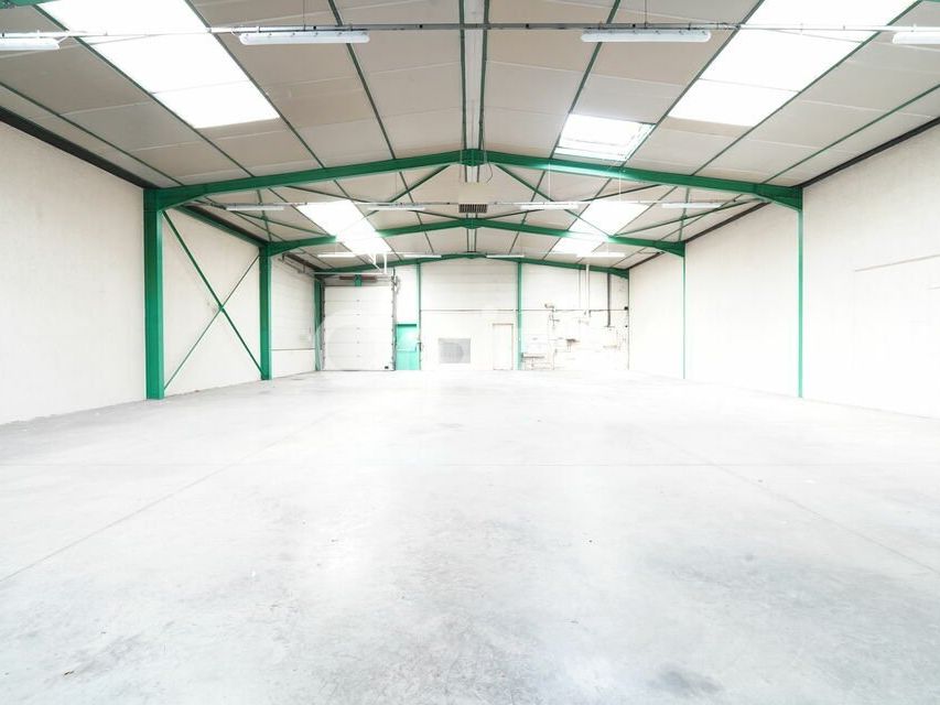 CELLULE D'ACTIVITE A LOUER - 380 m² - SAINT-GENIS-LAVAL