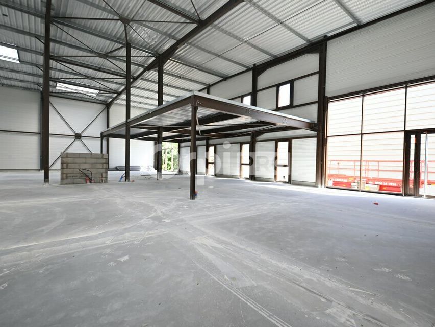 CELLULE D'ACTIVITE A VENDRE OU A LOUER - 549 m² - SAINT MARCEL