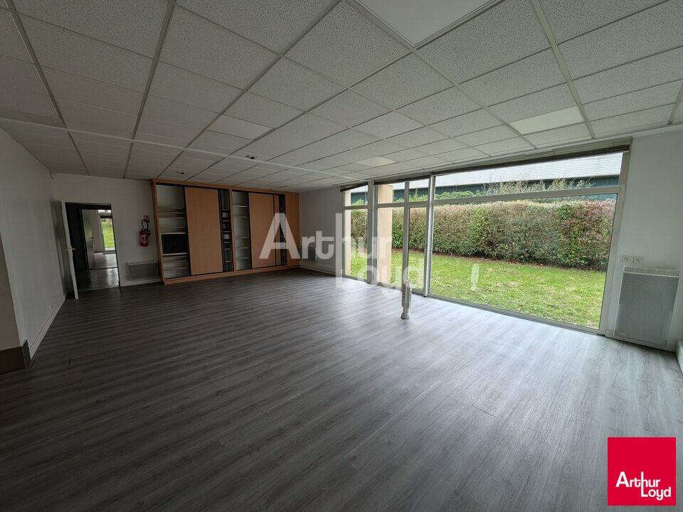 PACE - LOCAL D'ACTIVITE A LOUER - 350 M² AVEC BELLE VISIBILITE