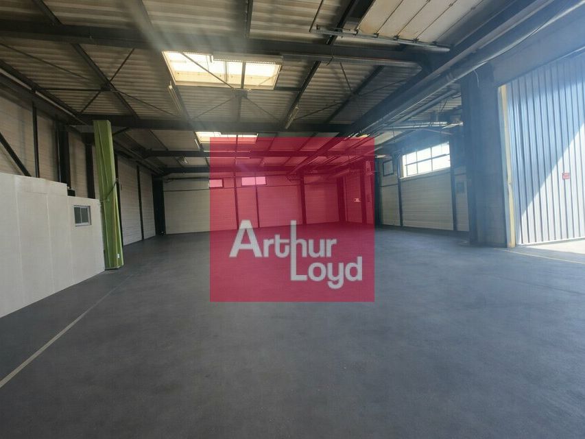 CLERMONT-FERRAND A LOUER LOCAL ACTIVITE 1400 M² - BATIMENT INDEPENDANT - PARCELLE 2770 M²
