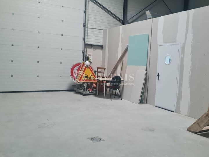 Location local d''activites 135 m² non divisibles
