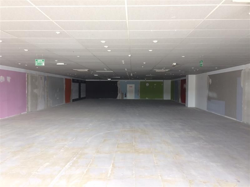 Location local commercial 563 m² non divisibles