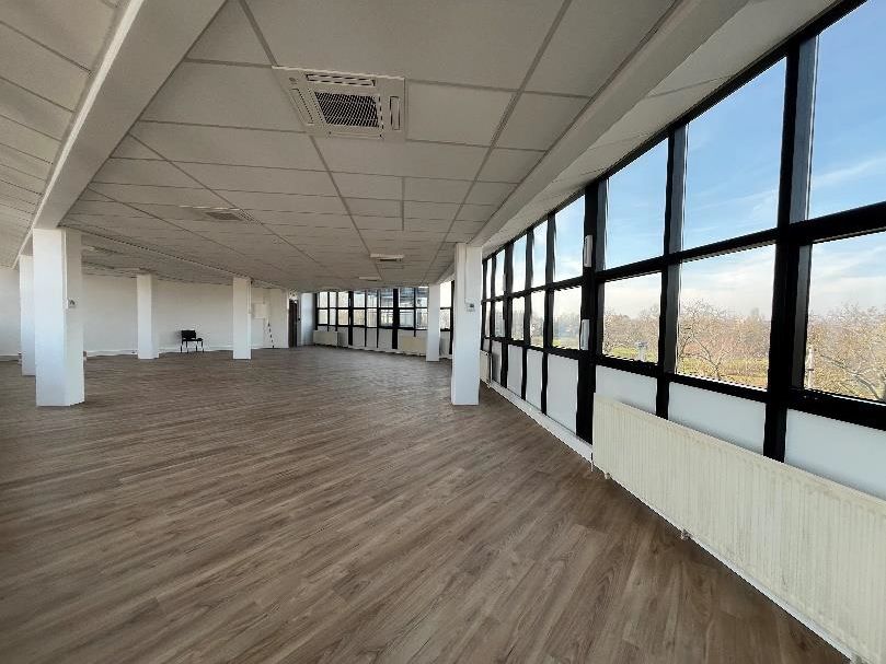 Location bureaux 135 m² non divisibles