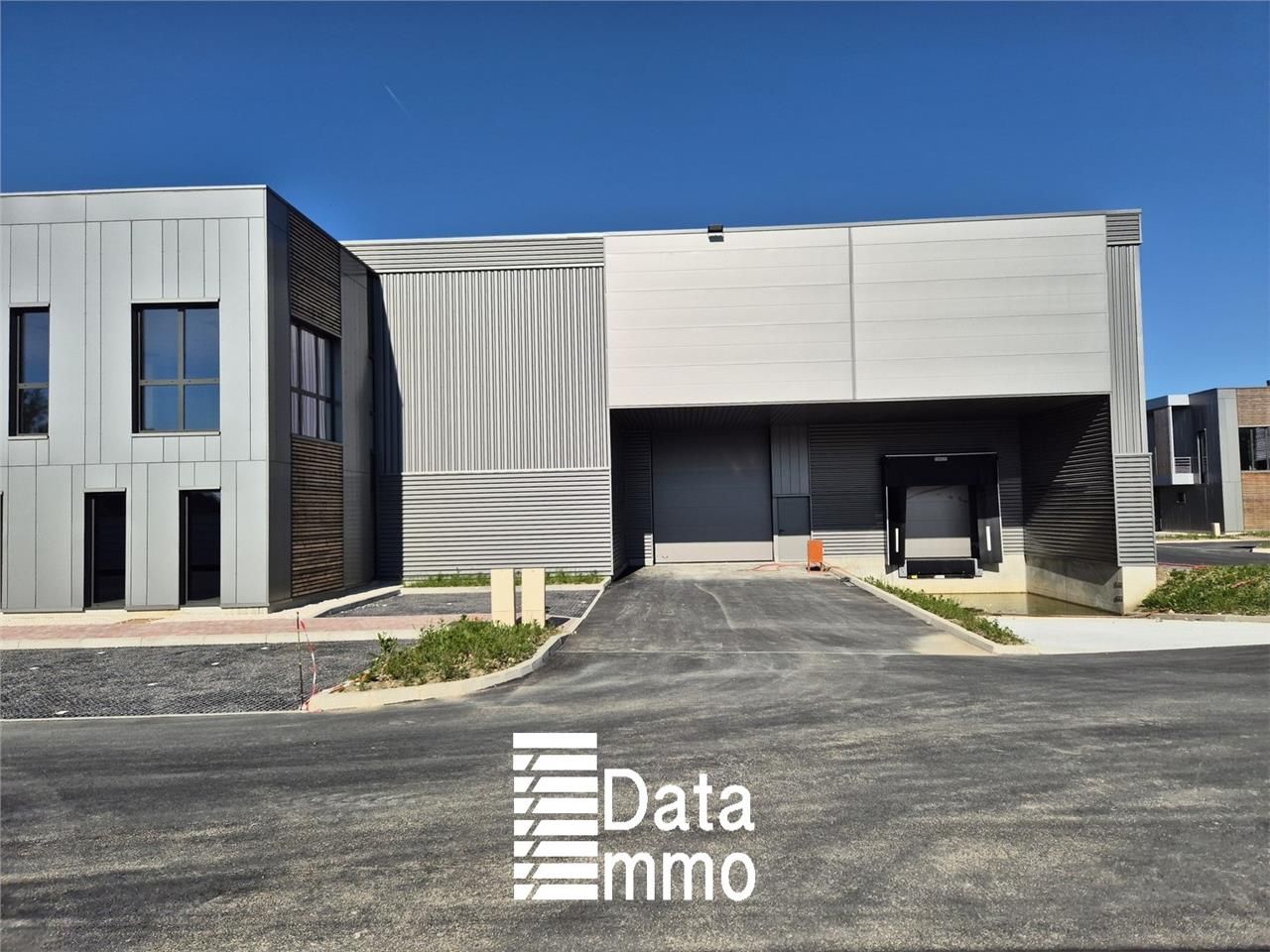 Location entrepôts 1554 m² non divisibles