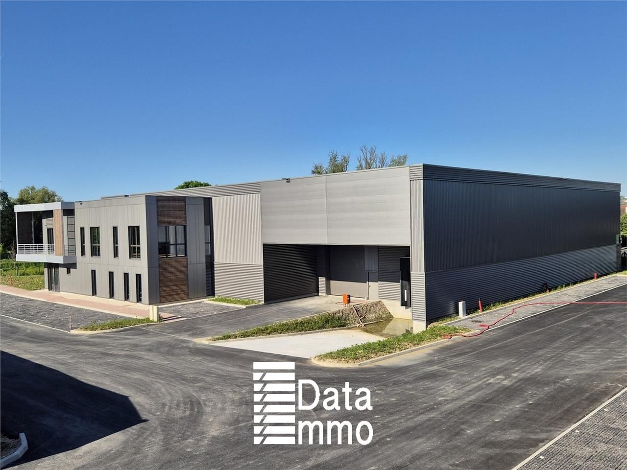 Location entrepôts 1554 m² non divisibles