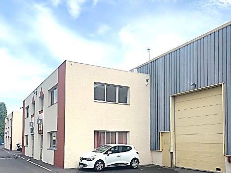 Location entrepôts 749 m² non divisibles