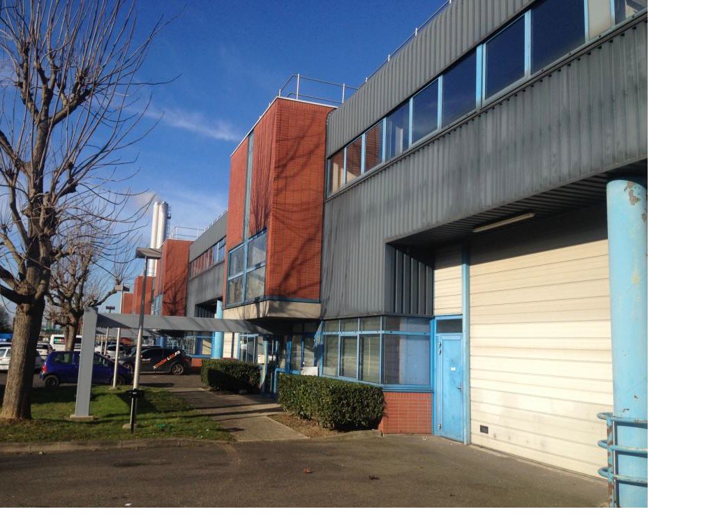 Location entrepôts 264 m² non divisibles