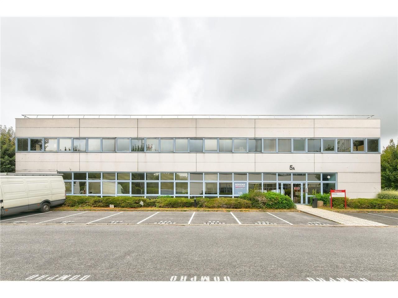 Location entrepôts 394 m² non divisibles