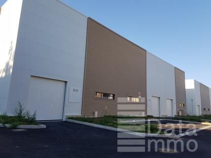 Location entrepôts 166 m² non divisibles