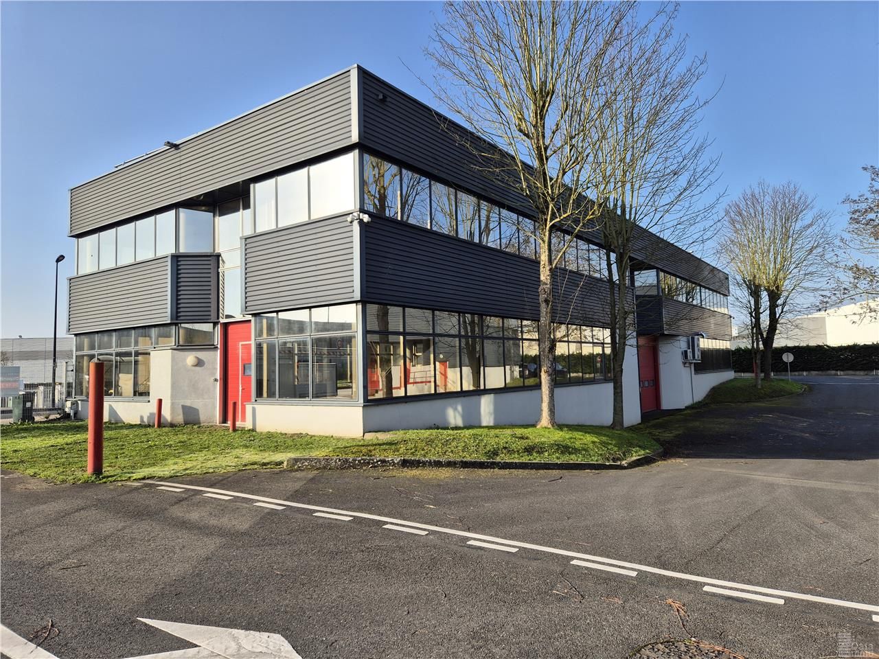 Location entrepôts 782 m² non divisibles