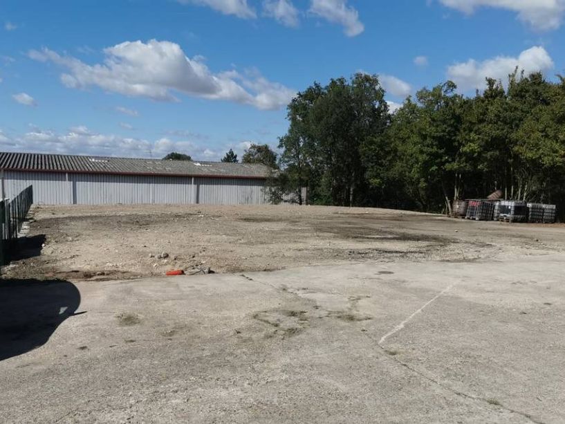 Vente entrepôts 1842 m² non divisibles