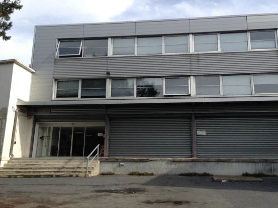 Location entrepôts 2511 m² non divisibles