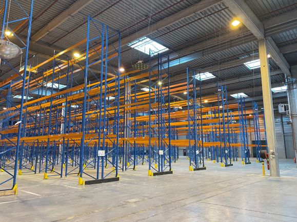 Location entrepôts 44875 m² non divisibles