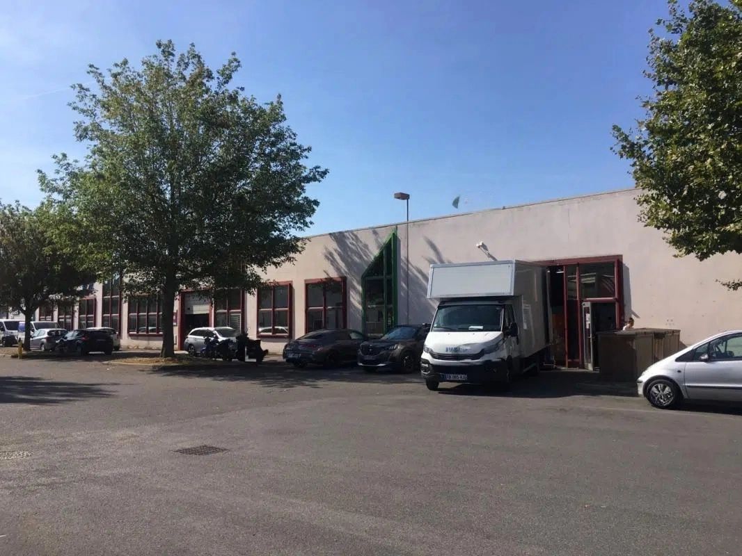Location entrepôts 1416 m² non divisibles