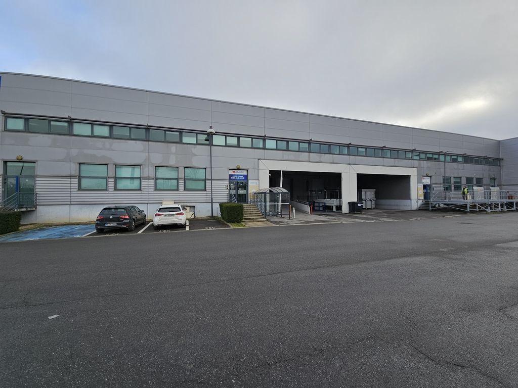Location entrepôts 932 m² non divisibles