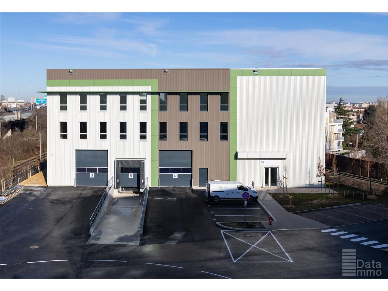 Location entrepôts 1544 m² non divisibles