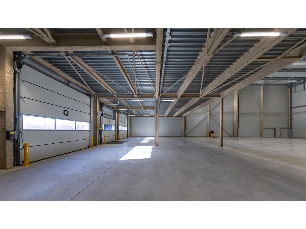 Location entrepôts 1544 m² non divisibles
