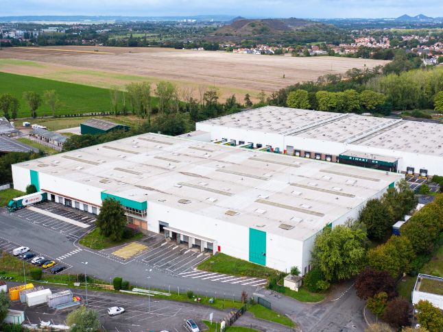 Location entrepôts 27202 m² non divisibles