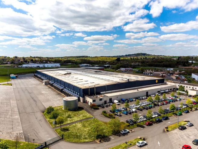 Location entrepôts 20320 m² non divisibles