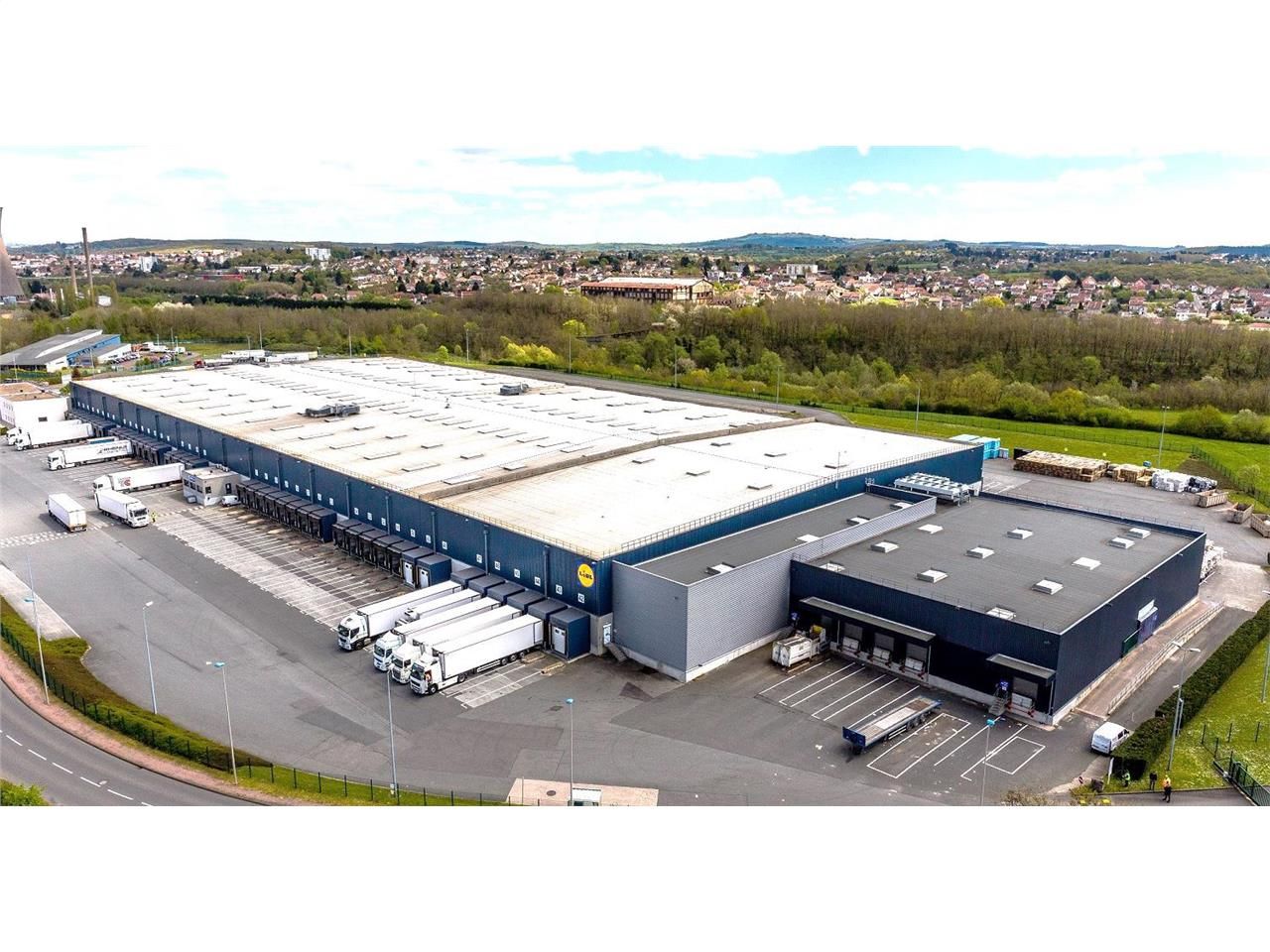 Location entrepôts 20320 m² non divisibles