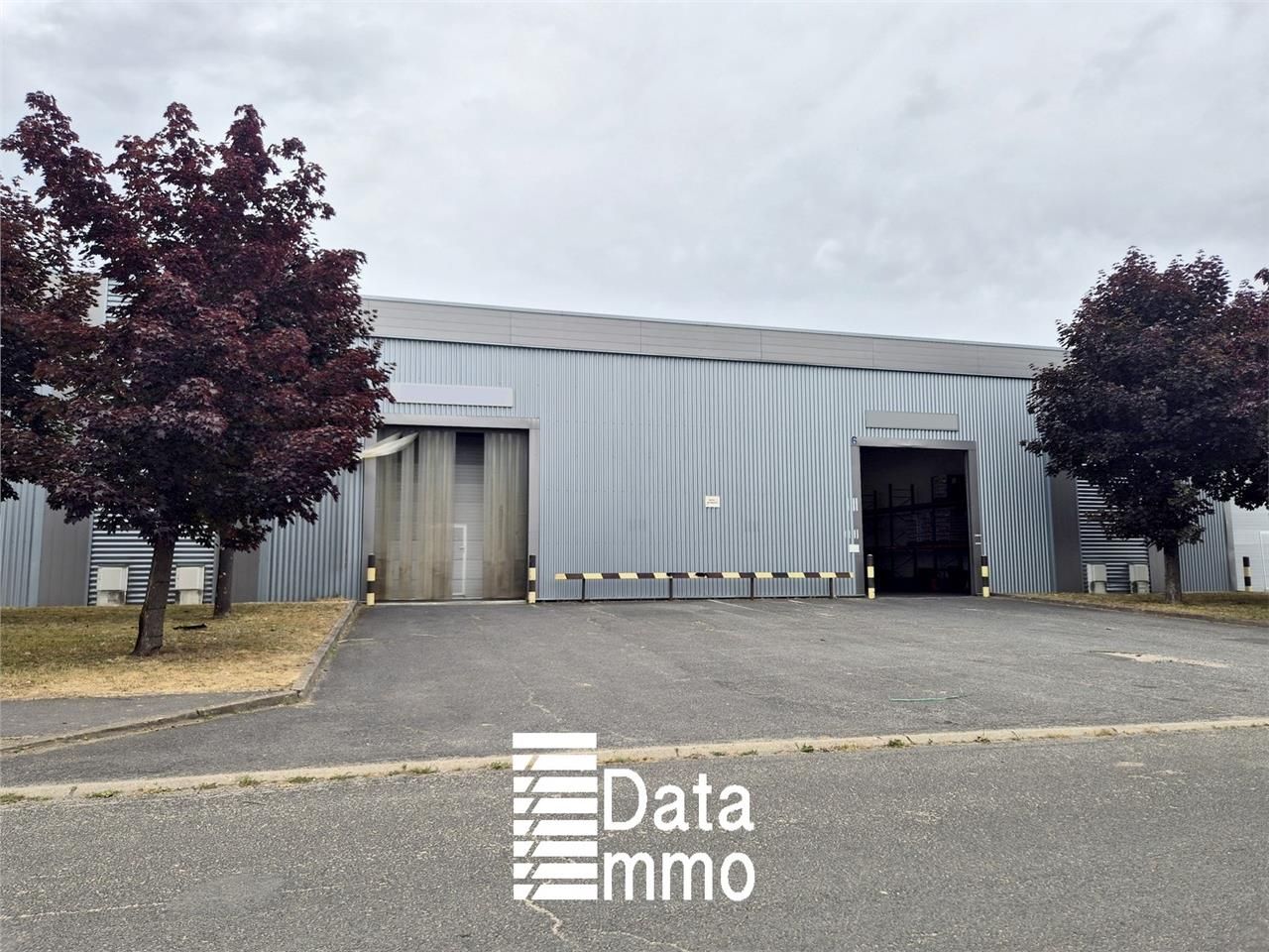 Location entrepôts 534 m² non divisibles