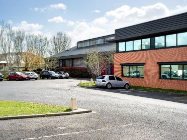 Location entrepôts 714 m² non divisibles