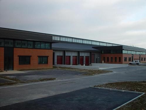 Location entrepôts 714 m² non divisibles