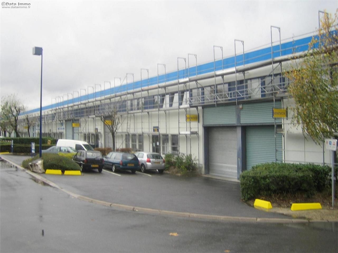 Location entrepôts 3246 m² non divisibles